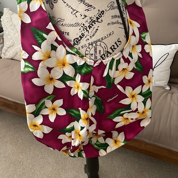 Large plumeria print crossbody - Picture 3 of 7